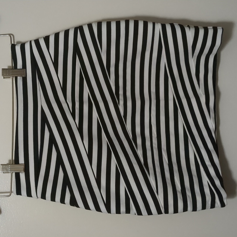 Express Mini Skirt - Picture 2 of 6